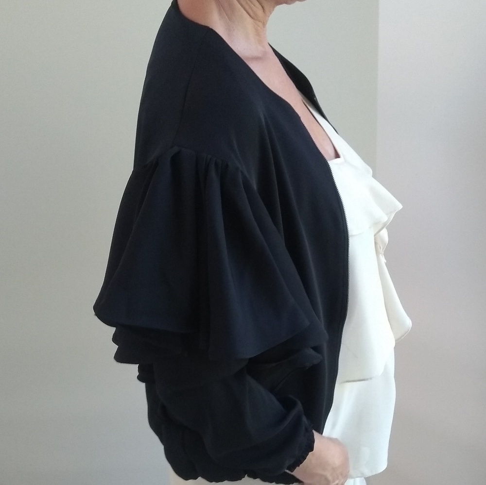 🆕🌿RUFFLE JACKET🌿🌿 - Picture 2 of 7